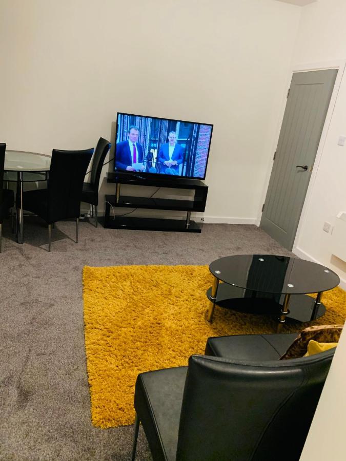 City Blessed Aptm 3 With Free Parking 노스쉴즈 외부 사진